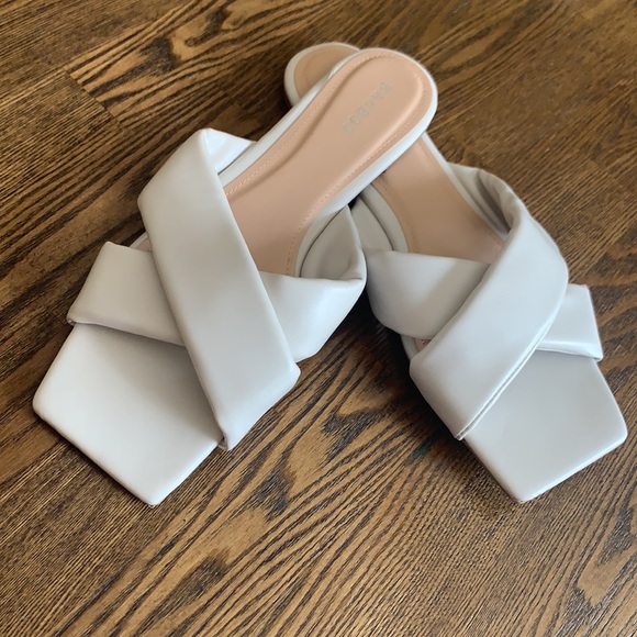 Sandals - Picture 2 of 5